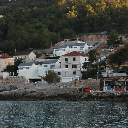 Marina Maslinica
